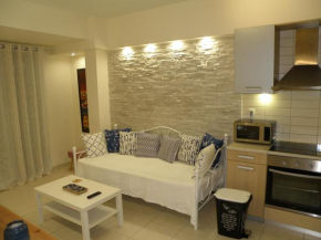 Elegant central lower lever 2 bedroom comfort flat